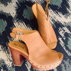 KORKS Tan Wood Bottom Sandals, Size 10